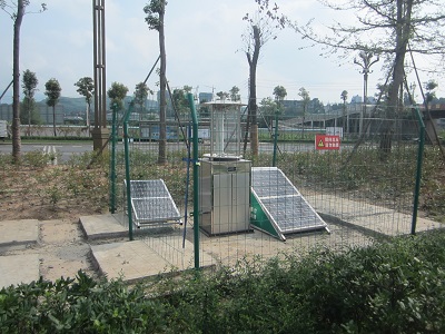 云飛自動(dòng)蟲(chóng)情測(cè)報(bào)燈入駐灤平縣